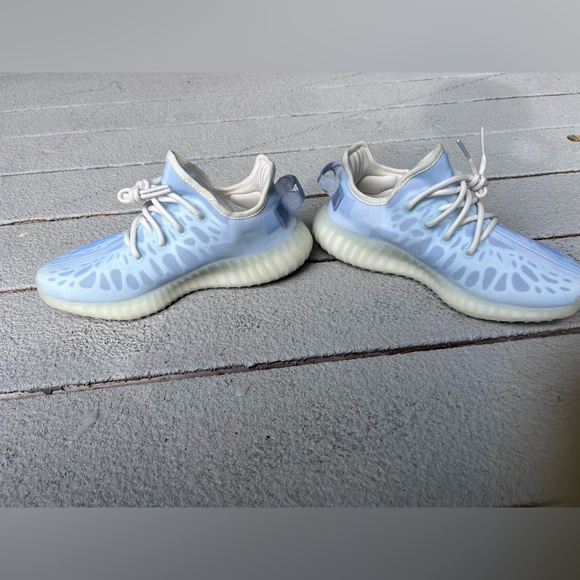 Yeezy Boost 350 - Picture 3 of 6